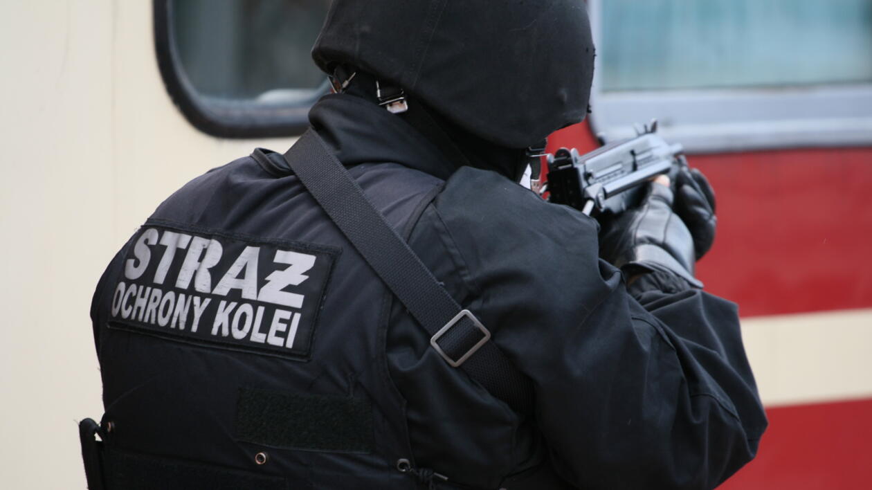 Przegląd prasy. Policjantom rośnie konkurencja. Sokiści mają ścigać przestępców